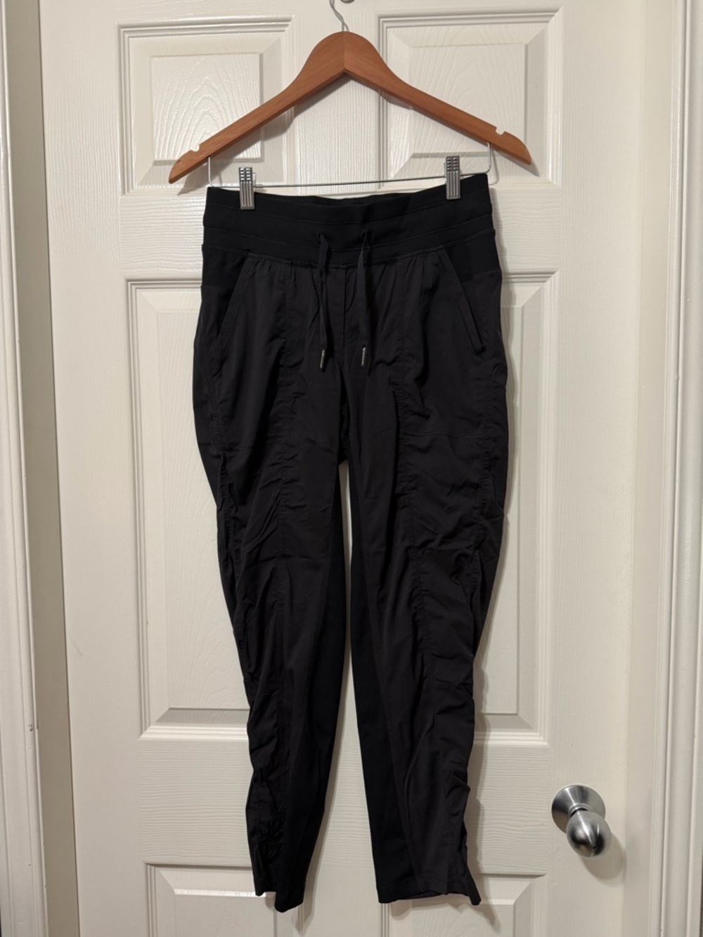 Lululemon athletica street to studio pants size 6 euc